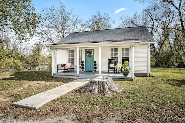 bungalow with a front lawn and covered porch