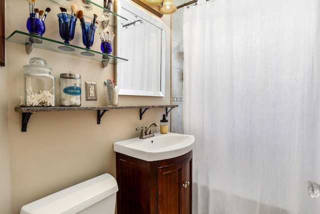 bathroom with toilet, curtained shower, and vanity
