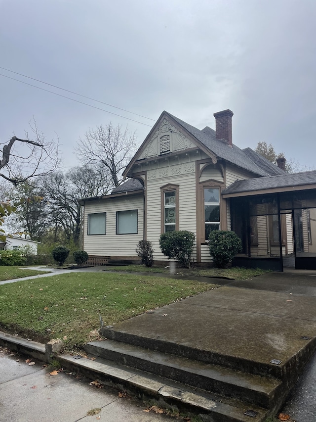 view of front of house with a front yard