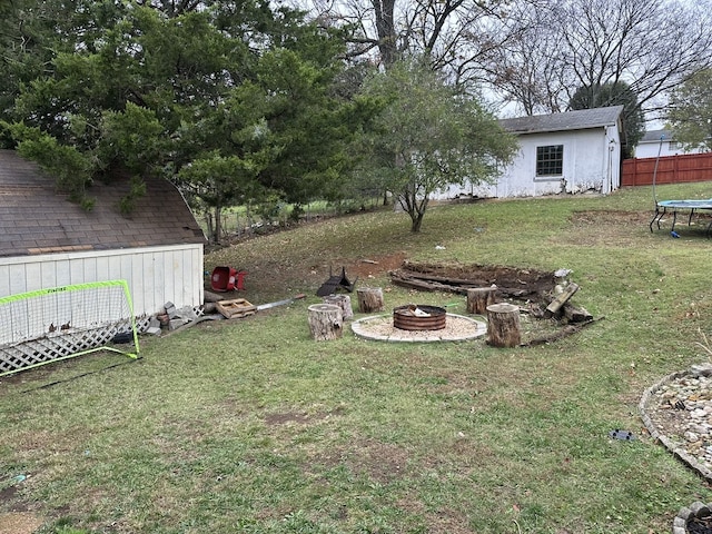 view of yard featuring an outdoor fire pit