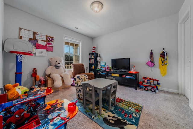 recreation room featuring carpet