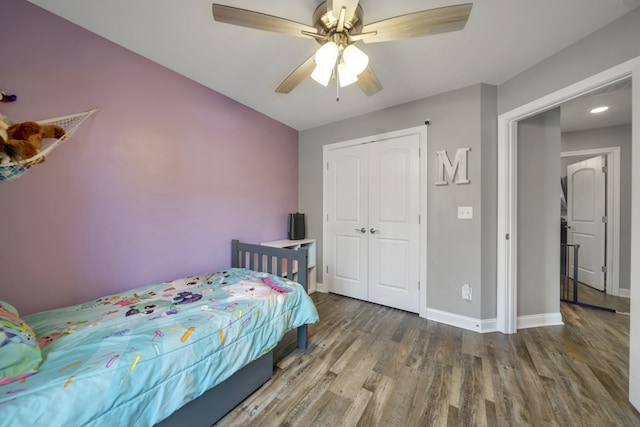 bedroom with hardwood / wood-style flooring, ceiling fan, and a closet