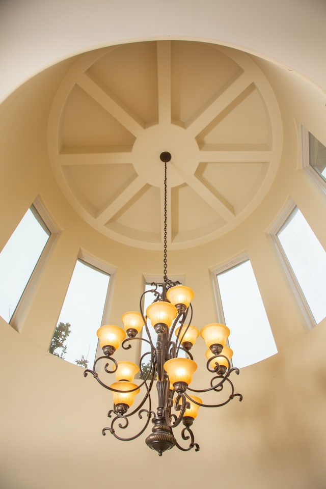 room details featuring a chandelier