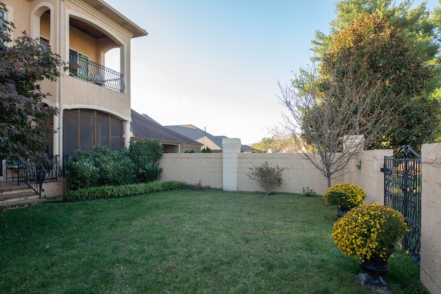 view of yard with a balcony