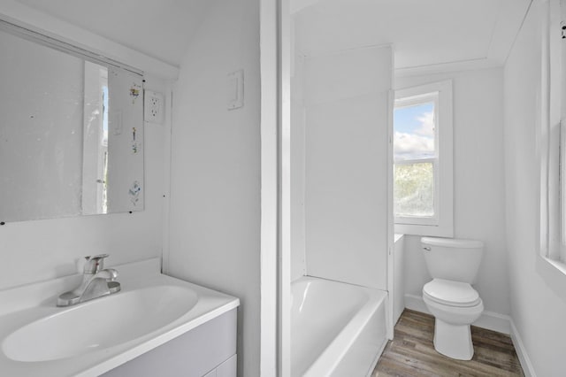 116 Ridge Rd, Chattanooga, TN 37411 - bathroom with a tub, wood finished floors, and vanity