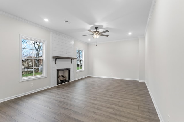 unfurnished living room featuring ceiling fan, crown molding, and light hardwood / wood-style floors