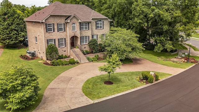 view of front of home with a front lawn