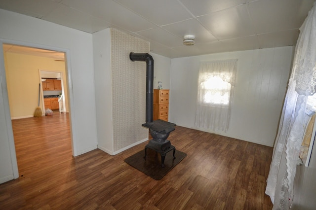 living room with dark hardwood / wood-style floors