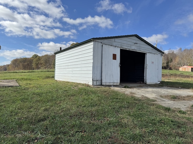 view of outdoor structure with a yard