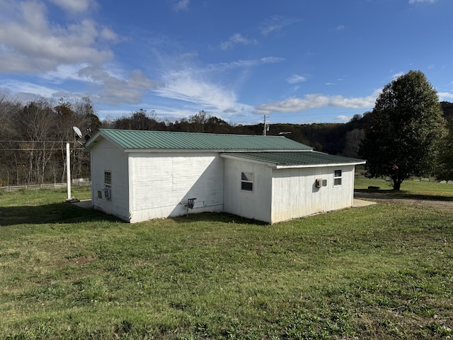 view of outdoor structure with a yard