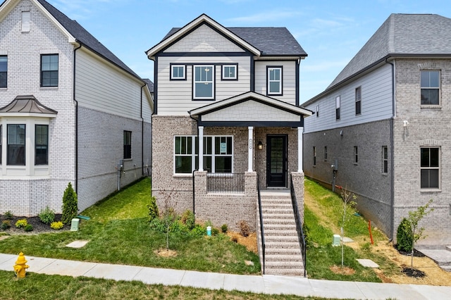 view of front of home featuring a front lawn