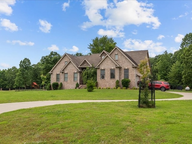 craftsman-style house featuring a front lawn