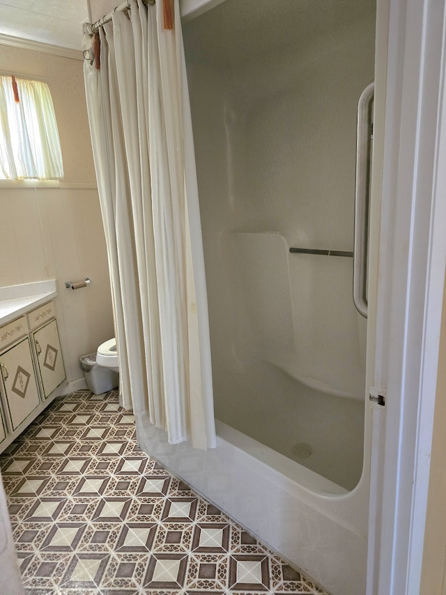 bathroom with toilet and curtained shower