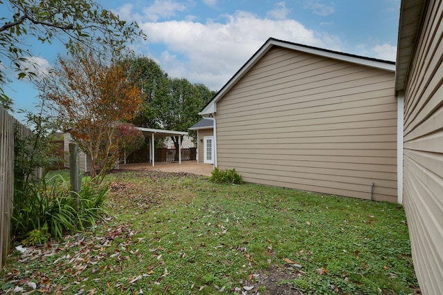 view of yard featuring a patio