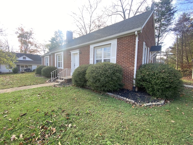 view of front of property with a front lawn