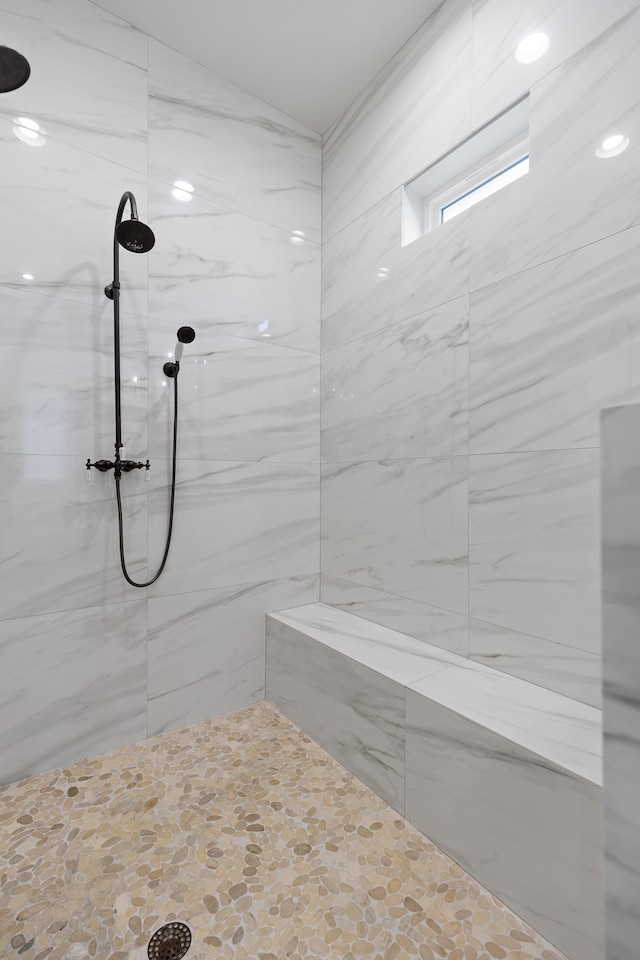 bathroom featuring a tile shower