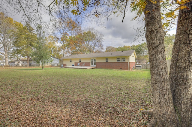 view of yard with a patio area