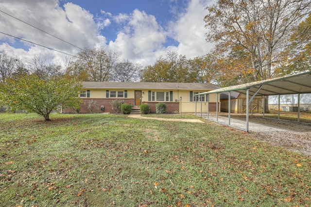 view of front of property featuring a front lawn and a carport