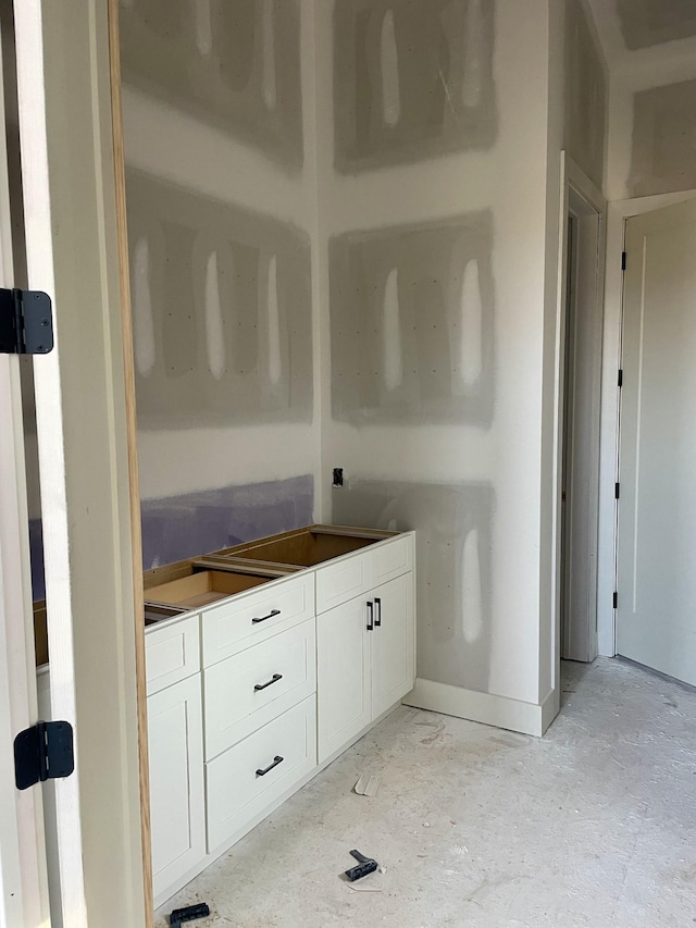 bathroom featuring concrete flooring