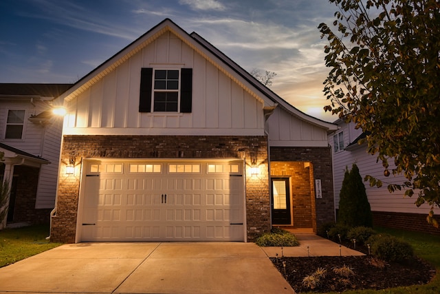 view of front facade featuring a garage