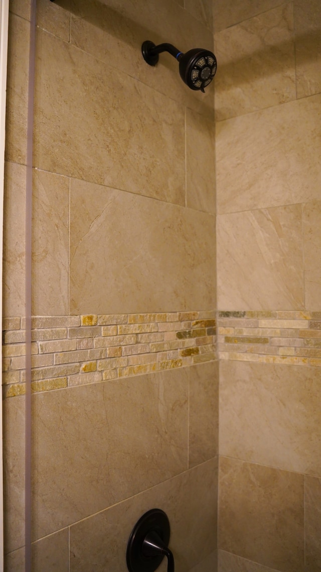 details featuring a tile shower