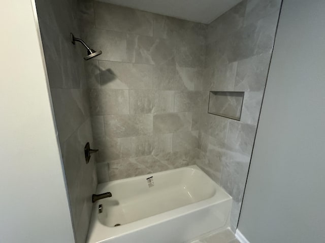 1805 Pointe Ct, Lebanon, TN 37087 - bathroom with tub / shower combination and baseboards