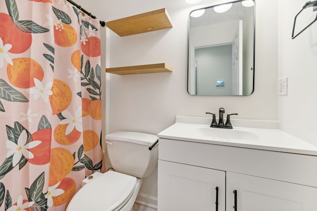 bathroom featuring a shower with curtain, vanity, and toilet