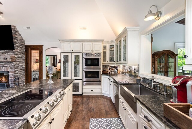 884 Pinnacle Hill Rd, Kingston Springs, TN 37082 - kitchen featuring appliances with stainless steel finishes, lofted ceiling, a warming drawer, a sink, and glass insert cabinets
