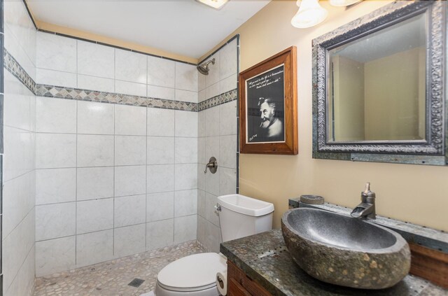 884 Pinnacle Hill Rd, Kingston Springs, TN 37082 - full bath featuring toilet, a tile shower, and vanity
