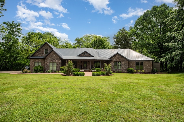 ranch-style home featuring a front lawn