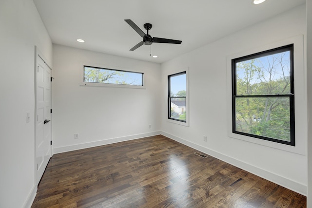 unfurnished room with dark wood-type flooring and ceiling fan