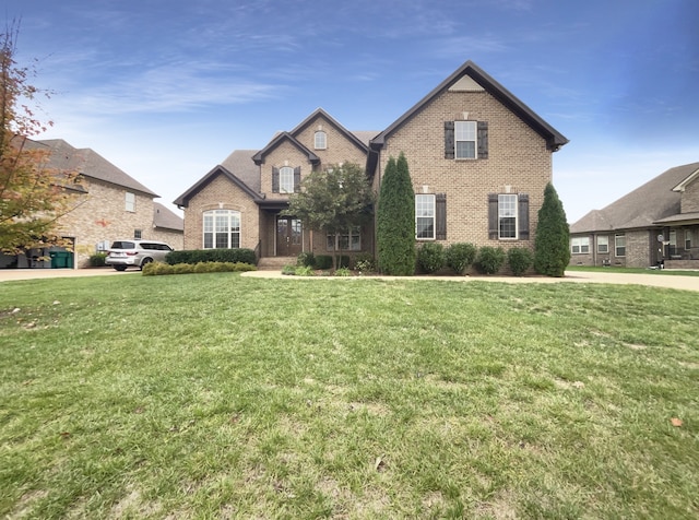 view of front property featuring a front yard