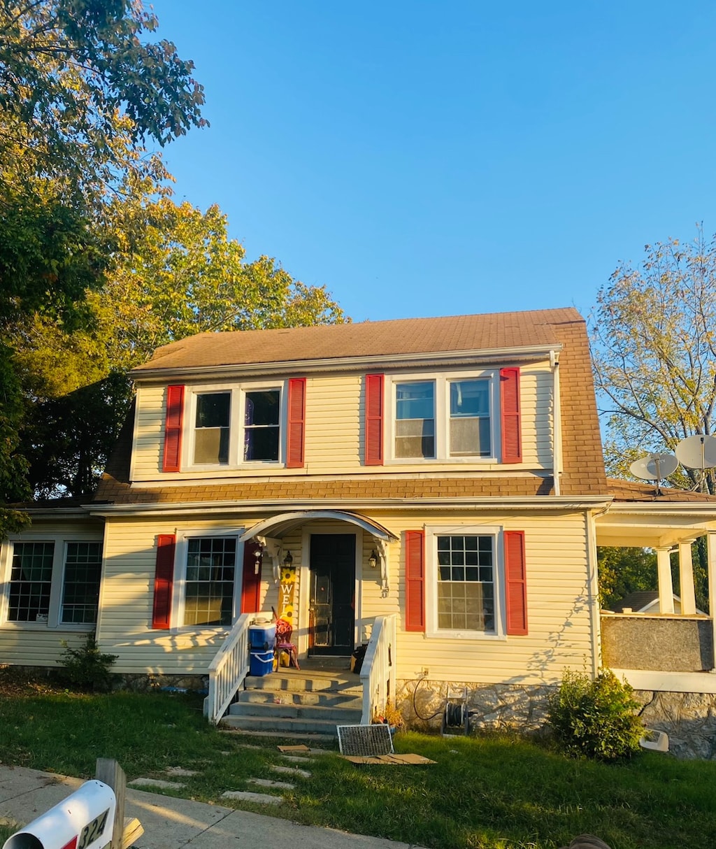 view of front of property featuring a porch