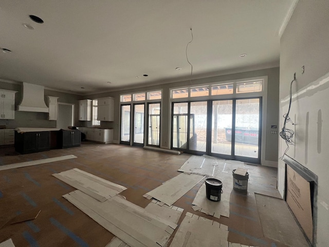 living area featuring crown molding and recessed lighting