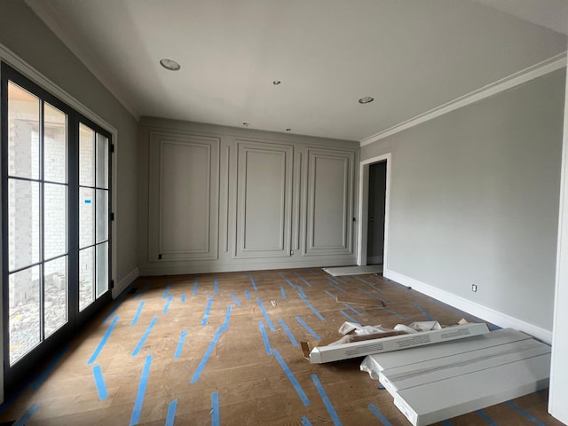 unfurnished room featuring ornamental molding, a wealth of natural light, baseboards, and recessed lighting