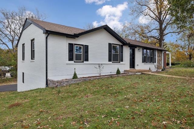 ranch-style house with a front yard