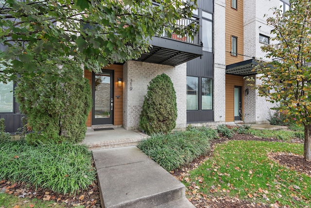 entrance to property with a balcony