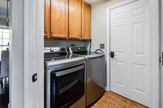 laundry area with cabinets and washer and clothes dryer