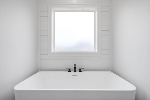 bathroom with a bathtub