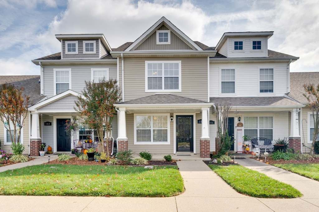 craftsman-style home with a front lawn