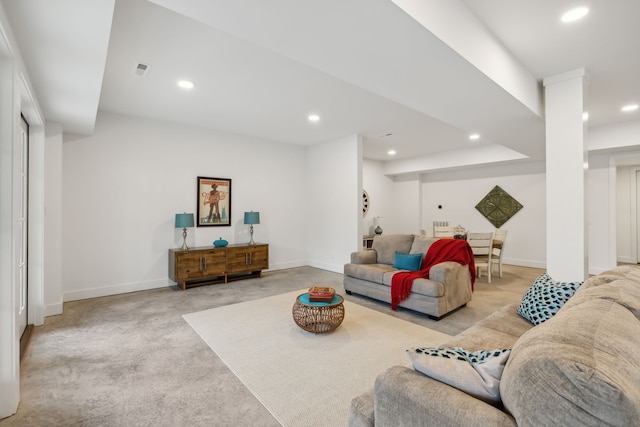 living area featuring visible vents, recessed lighting, and baseboards