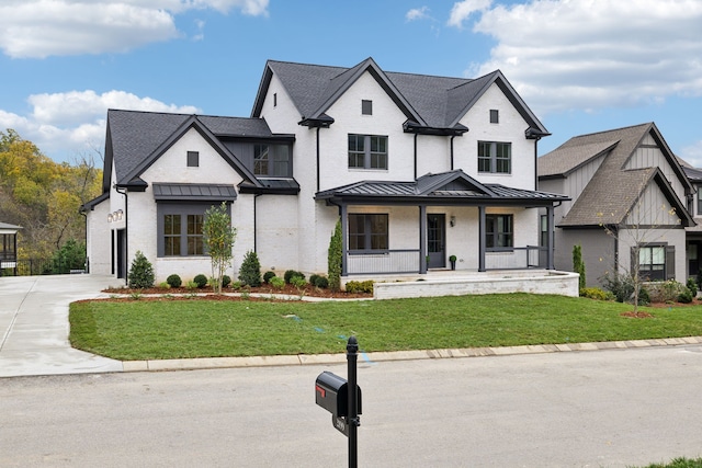 view of front facade featuring a front lawn and a porch