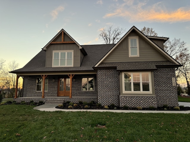 view of front of property featuring a lawn and covered porch