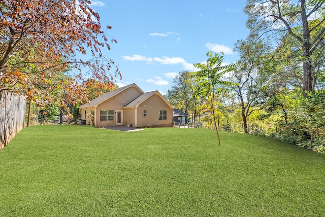 view of yard with a patio area