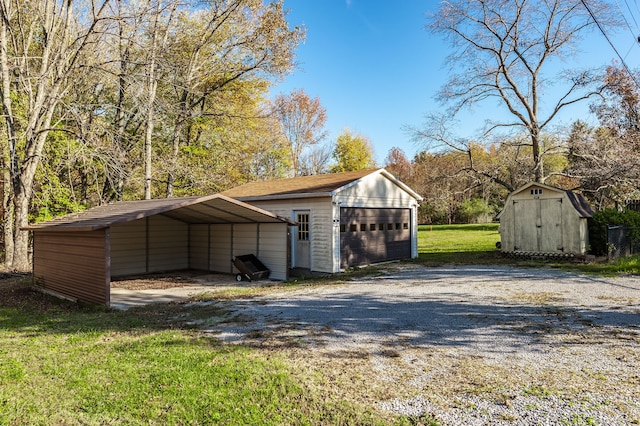 view of outdoor structure featuring a garage, a lawn, and a carport