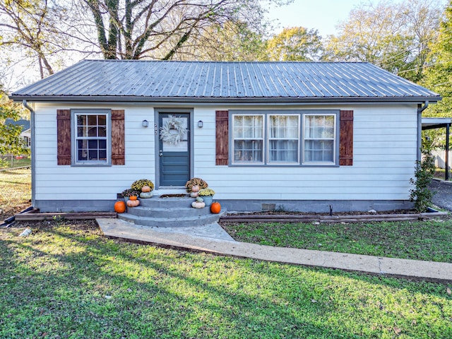 view of front of property with a front yard