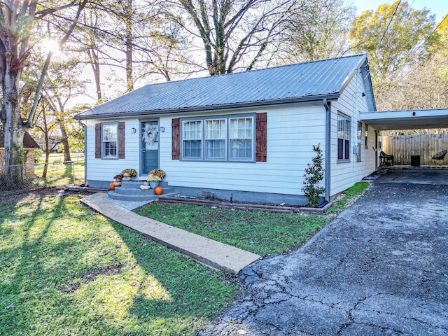 view of front facade with a front lawn and a carport