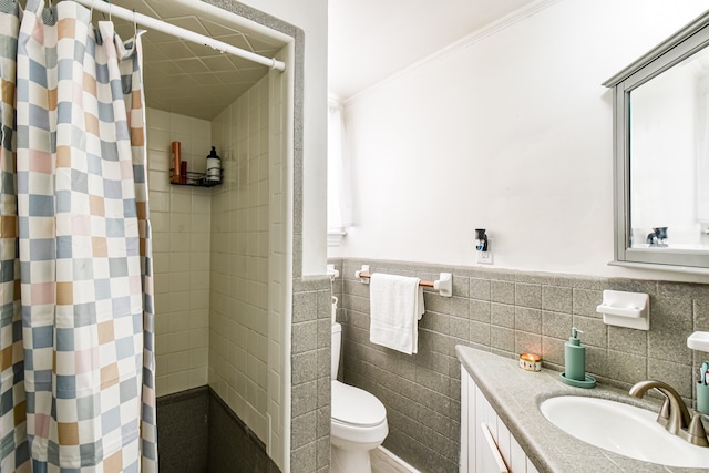 bathroom featuring walk in shower, crown molding, toilet, and tile walls