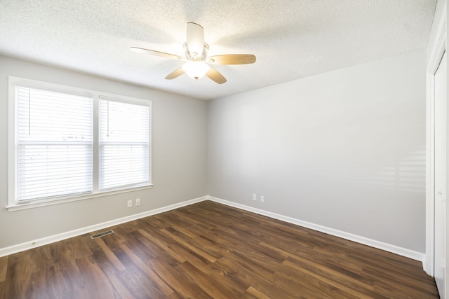 unfurnished room featuring dark wood-type flooring, a textured ceiling, and ceiling fan