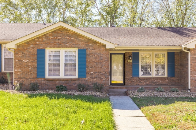 ranch-style house featuring a front lawn